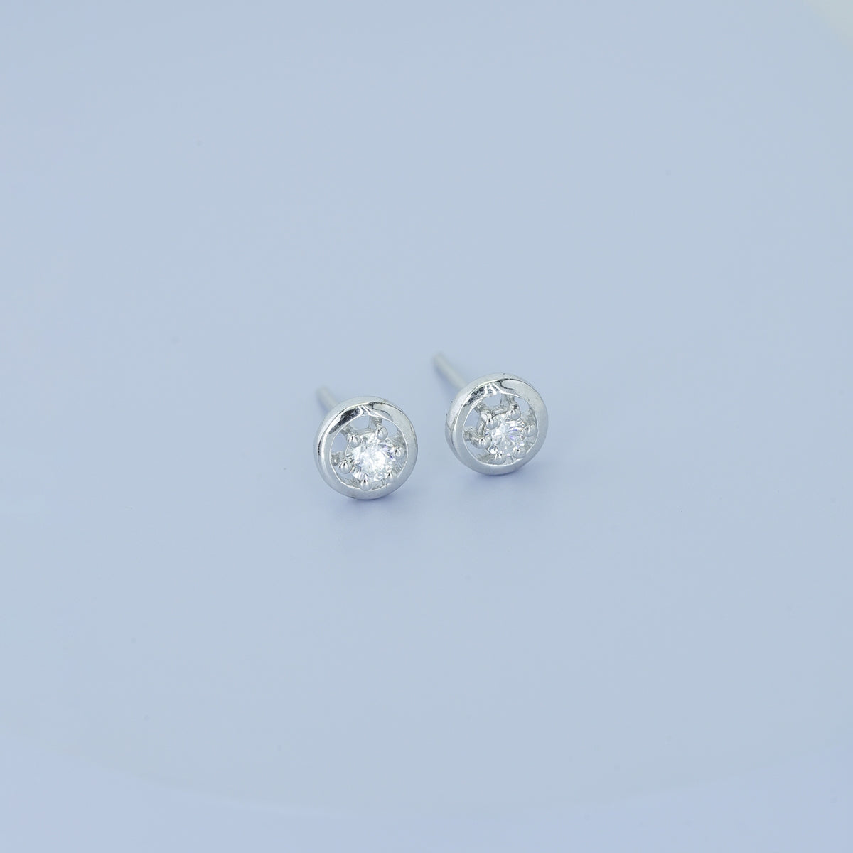 Round halo stud earrings with six claw raised centre and circular border